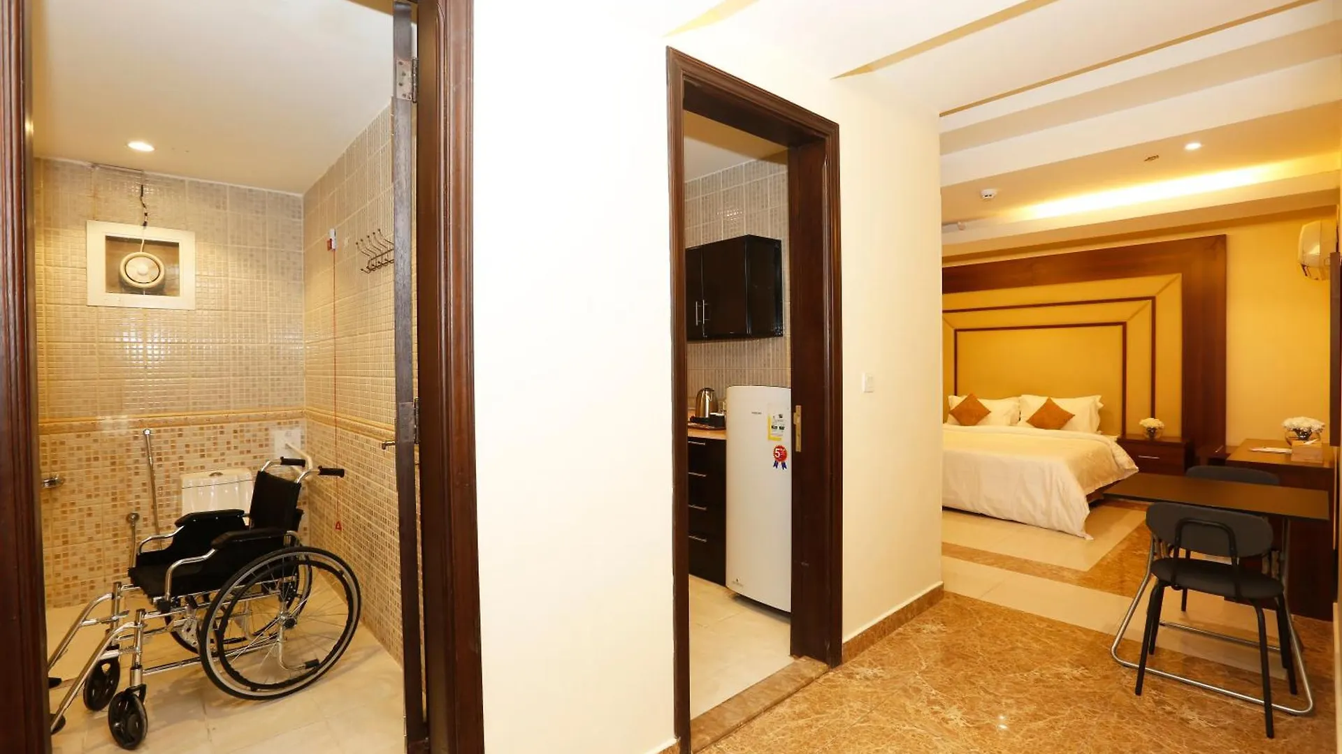 Apartahotel Hotelier Suites By Cantonal Riad